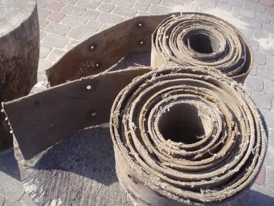 Brezentu juosta plyšių sandarinimui